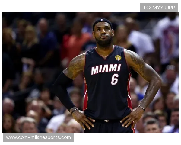 詹姆斯足球天赋再现赛场成就传奇引领球迷热潮