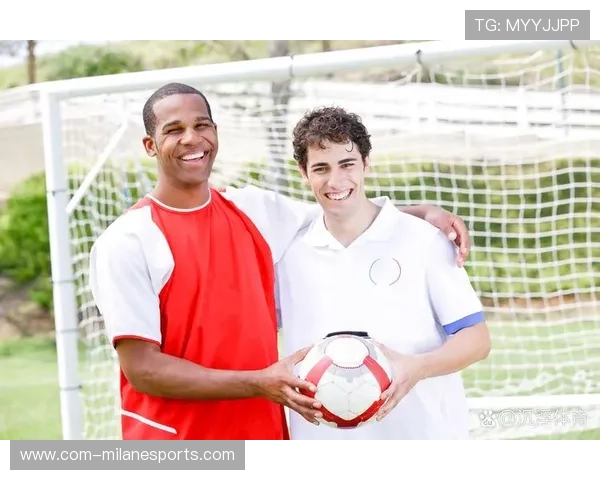 足球巨星携手儿女亮相家庭生活大公开展现温馨与亲情